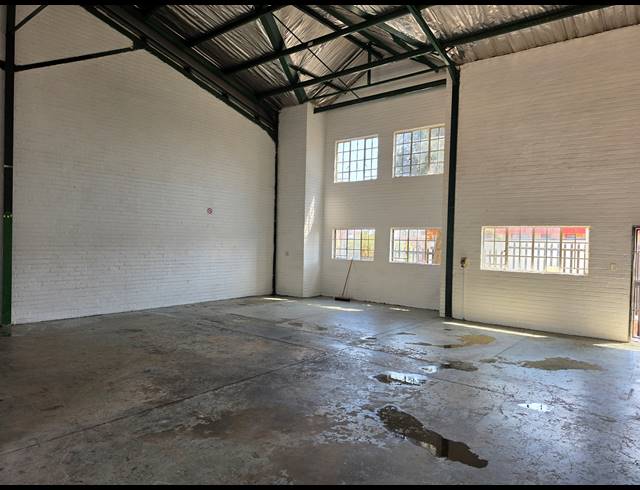 147M² MINI FACTORY TO LET IN KYA SANDS